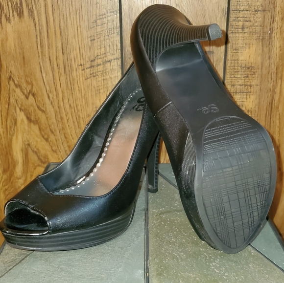 Platform heels with peep toe - Picture 4 of 9